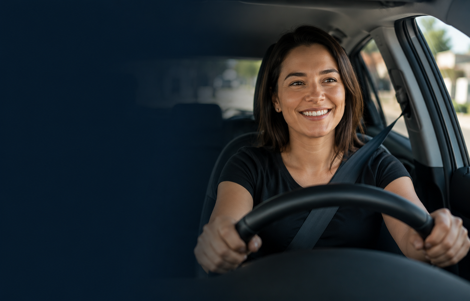 Motorista feliz após liberar crédito com garantia de veículo